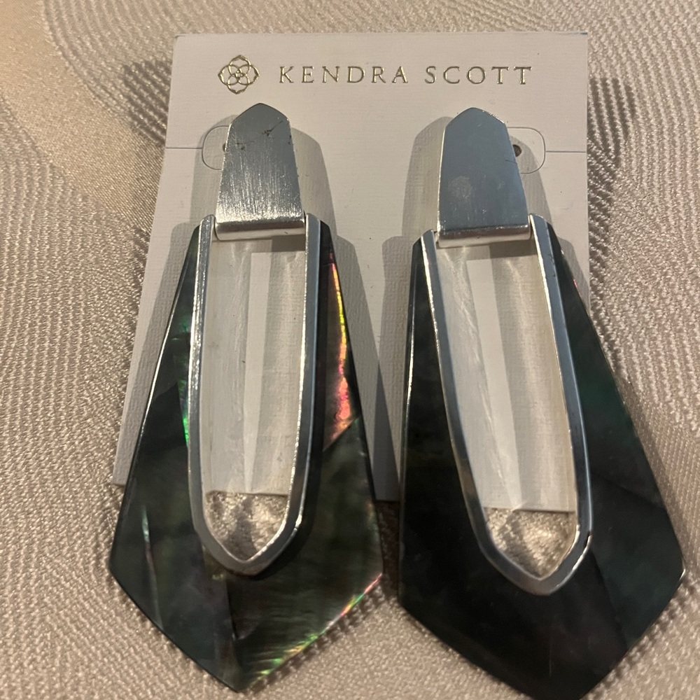 KENDRA SCOTT • Kiernan Statement Earrings*